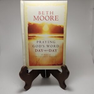 Praying God's Word Day by Day - Hardcover By Moore, Beth - Like New