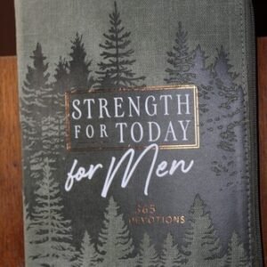 2021 Strenght for Today for Men 365 Devotions Zipper Cloth Case Bound